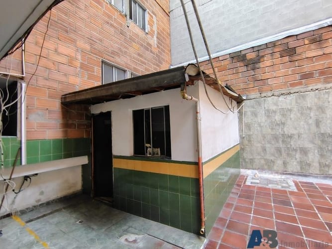 Edificio en venta en Suramericana, Medellín, 1698 m² · foto 6 de 14