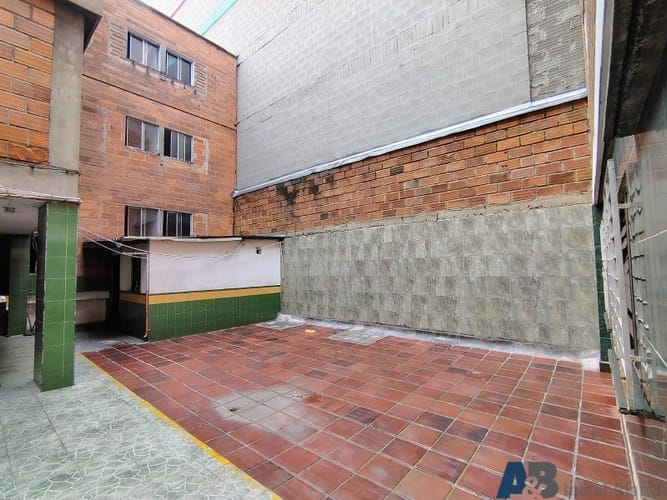 Edificio en venta en Suramericana, Medellín, 1698 m² · foto 7 de 14