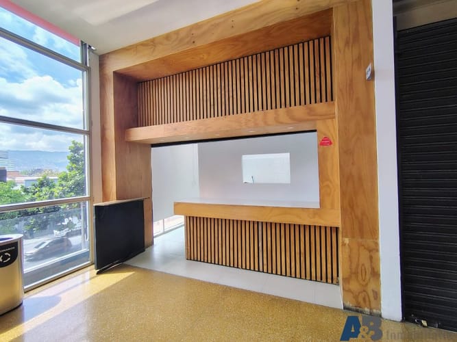 Local en venta en Perpetuo Socorro, Medellín, 45 m² · foto 2 de 10