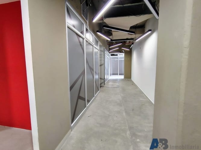 Local en arriendo en Castropol, Medellín, 508 m² · foto 9 de 24