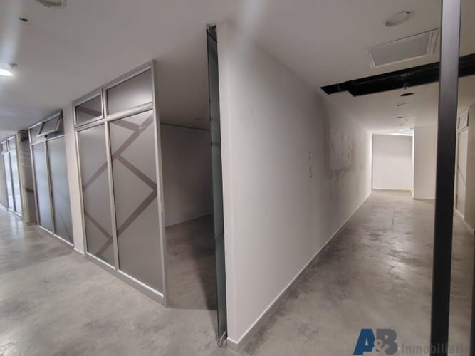 Local en arriendo en Castropol, Medellín, 508 m² · foto 13 de 24