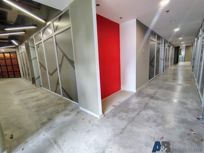 Local en arriendo en Castropol, Medellín, 508 m² · foto 15 de 24