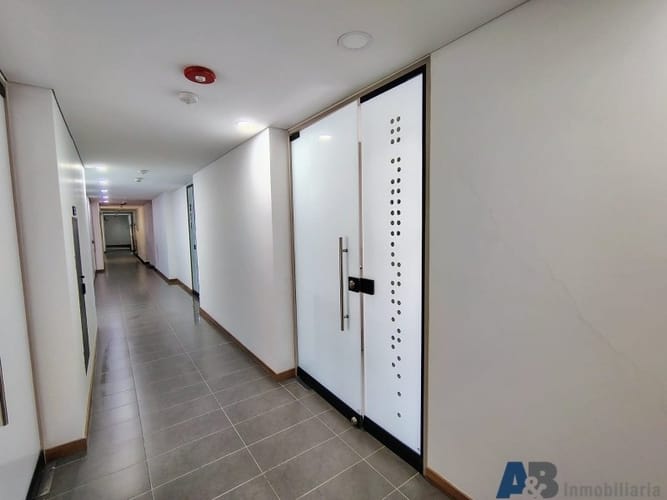 Oficina en venta en Laureles, Medellín, 40 m² · foto 2 de 13
