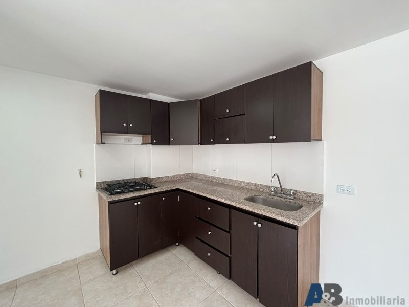Apartamento en arriendo en Las Lomitas, Sabaneta · foto 3 de 17