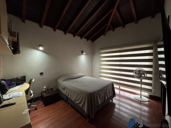 Casa de 4 alcobas en venta en Loma De La Doctora, Sabaneta, 470 m² · foto 2 de 22
