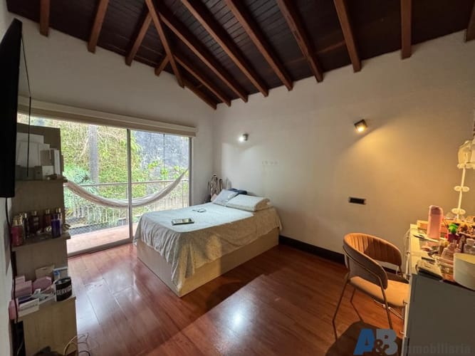 Casa de 4 alcobas en venta en Loma De La Doctora, Sabaneta, 470 m² · foto 3 de 22