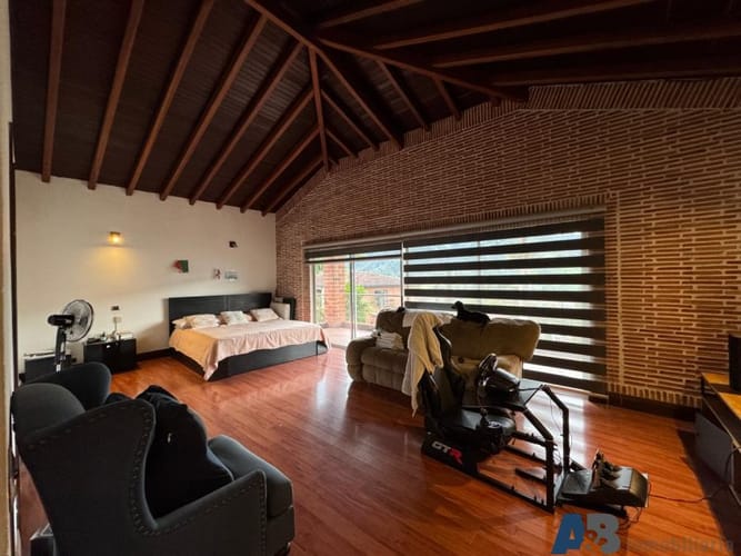 Casa de 4 alcobas en venta en Loma De La Doctora, Sabaneta, 470 m² · foto 5 de 22
