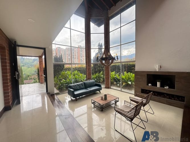 Casa de 4 alcobas en venta en Loma De La Doctora, Sabaneta, 470 m² · foto 10 de 22