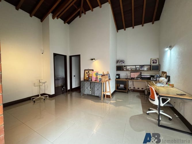 Casa de 4 alcobas en venta en Loma De La Doctora, Sabaneta, 470 m² · foto 11 de 22