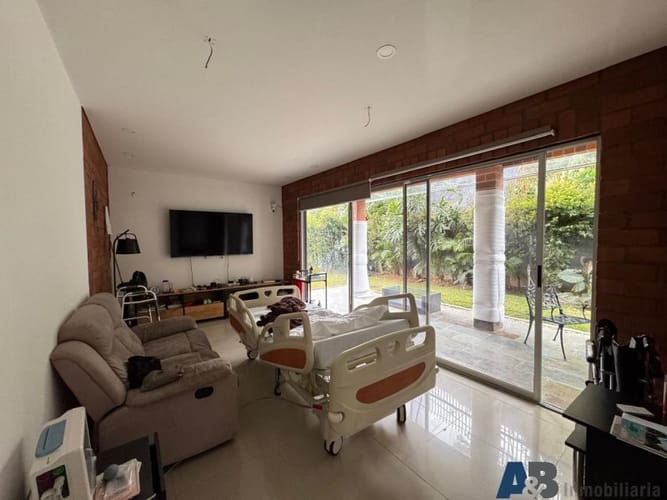 Casa de 4 alcobas en venta en Loma De La Doctora, Sabaneta, 470 m² · foto 12 de 22