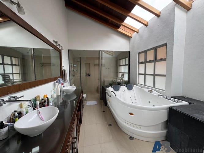 Casa de 4 alcobas en venta en Loma De La Doctora, Sabaneta, 470 m² · foto 16 de 22