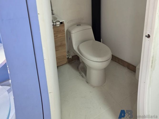 Local en venta en Los Colores, Medellín, 30 m² · foto 6 de 8