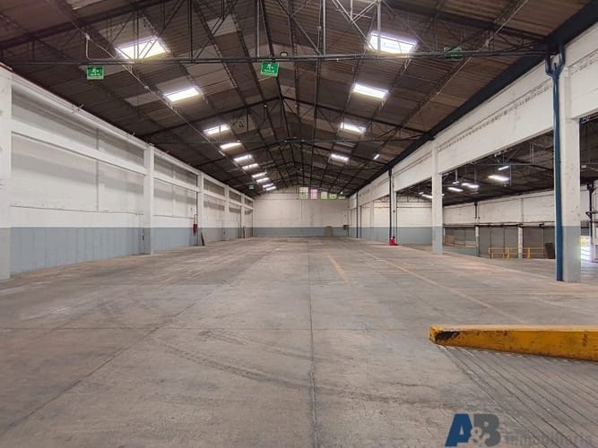 Bodega en arriendo en Manuel Restrepo, Sabaneta, 3198 m² · foto 2 de 24