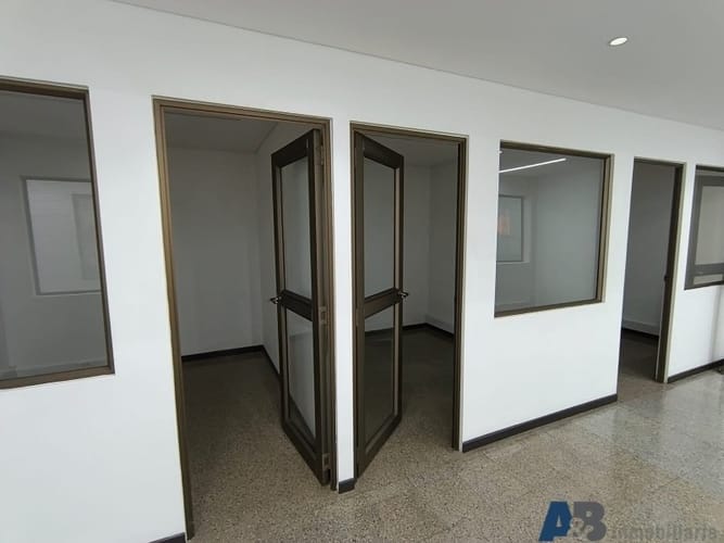 Bodega en arriendo en Manuel Restrepo, Sabaneta, 3198 m² · foto 9 de 24