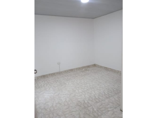 Casa de 7 alcobas en venta en Los Guayacanes, Cali, 220 m² · foto 10 de 24