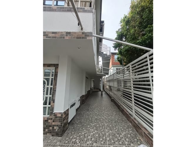 Casa de 7 alcobas en venta en Los Guayacanes, Cali, 220 m² · foto 23 de 24
