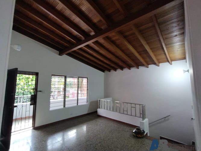 Casa de 3 alcobas en venta en Cataluña, Medellín, 220 m² · foto 2 de 20