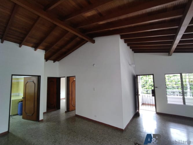 Casa de 3 alcobas en venta en Cataluña, Medellín, 220 m² · foto 3 de 20