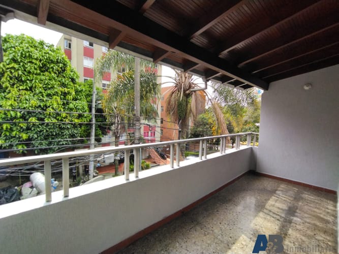 Casa de 3 alcobas en venta en Cataluña, Medellín, 220 m² · foto 4 de 20