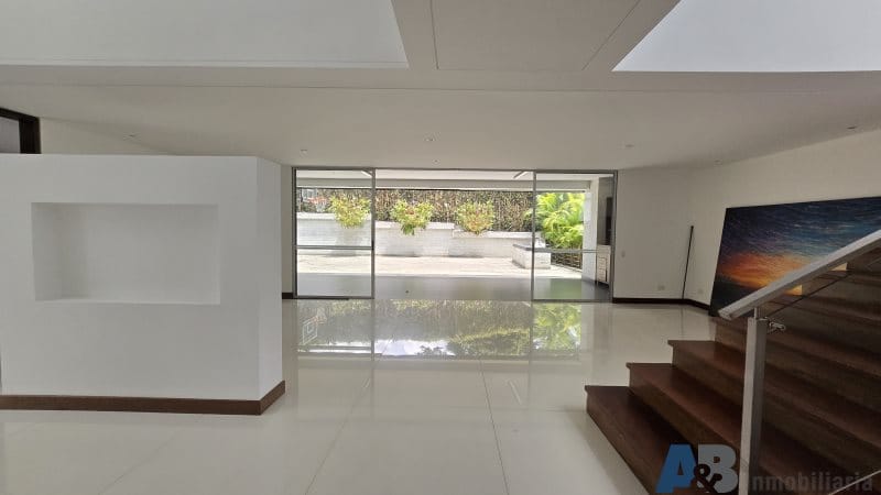 Casa de 4 alcobas en venta en San Lucas, Medellín, 340 m² · foto 3 de 24