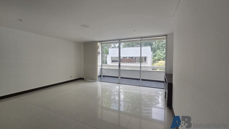 Casa de 4 alcobas en venta en San Lucas, Medellín, 340 m² · foto 4 de 24