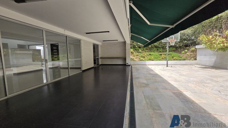 Casa de 4 alcobas en venta en San Lucas, Medellín, 340 m² · foto 7 de 24
