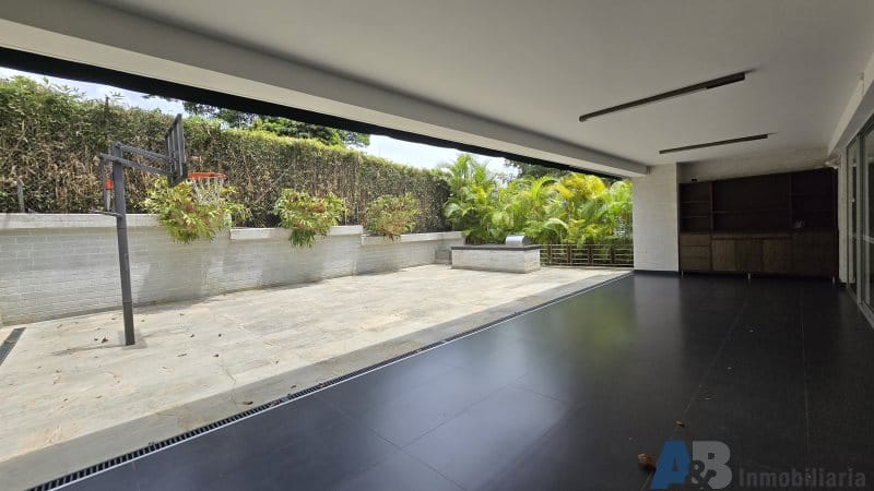 Casa de 4 alcobas en venta en San Lucas, Medellín, 340 m² · foto 9 de 24