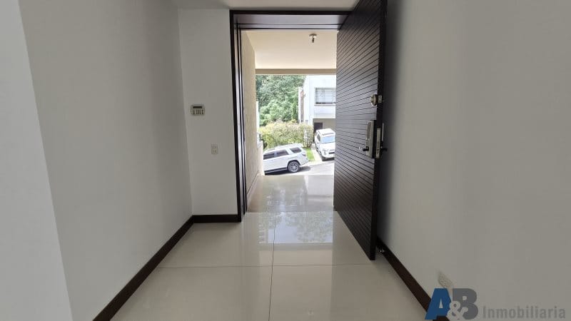 Casa de 4 alcobas en venta en San Lucas, Medellín, 340 m² · foto 10 de 24