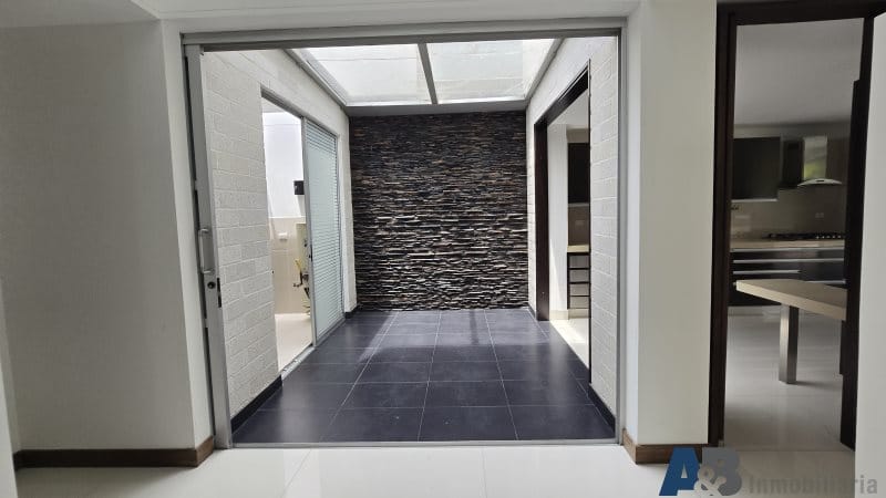 Casa de 4 alcobas en venta en San Lucas, Medellín, 340 m² · foto 11 de 24