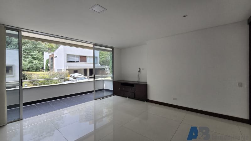 Casa de 4 alcobas en venta en San Lucas, Medellín, 340 m² · foto 12 de 24
