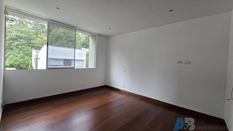 Casa de 4 alcobas en venta en San Lucas, Medellín, 340 m² · foto 15 de 24