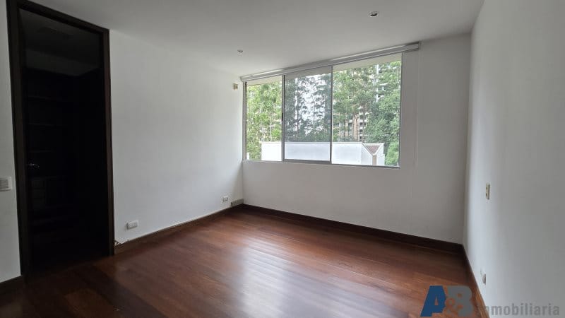 Casa de 4 alcobas en venta en San Lucas, Medellín, 340 m² · foto 17 de 24