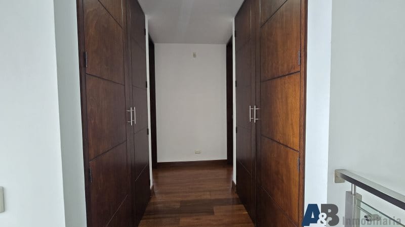 Casa de 4 alcobas en venta en San Lucas, Medellín, 340 m² · foto 18 de 24
