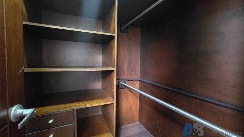 Casa de 4 alcobas en venta en San Lucas, Medellín, 340 m² · foto 20 de 24