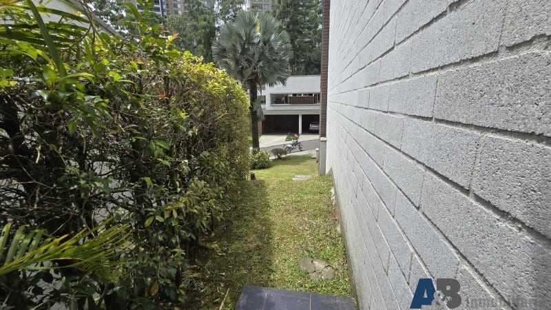 Casa de 4 alcobas en venta en San Lucas, Medellín, 340 m² · foto 21 de 24