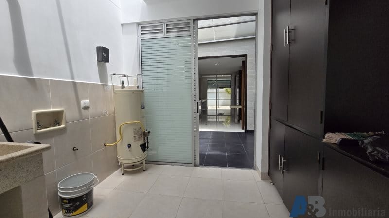 Casa de 4 alcobas en venta en San Lucas, Medellín, 340 m² · foto 22 de 24