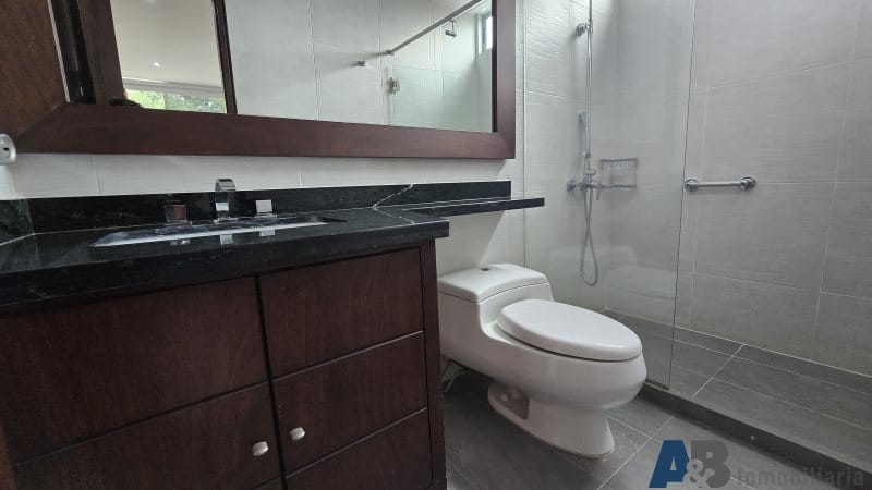 Casa de 4 alcobas en venta en San Lucas, Medellín, 340 m² · foto 23 de 24