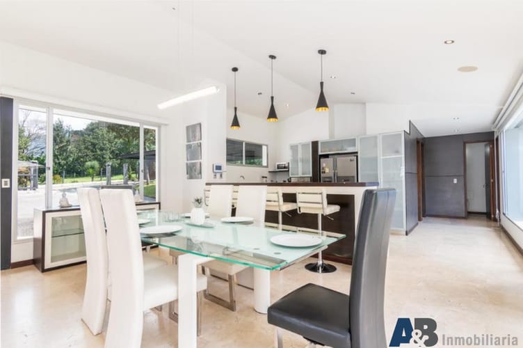 Casa de 6 alcobas en venta en Loma Del Escobero, Envigado · foto 2 de 21