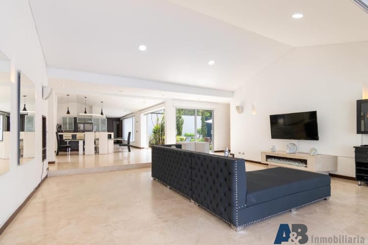 Casa de 6 alcobas en venta en Loma Del Escobero, Envigado · foto 4 de 21