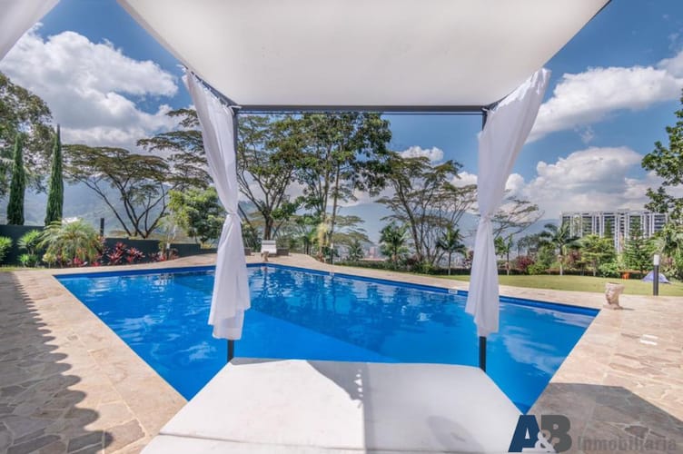Casa de 6 alcobas en venta en Loma Del Escobero, Envigado · foto 8 de 21