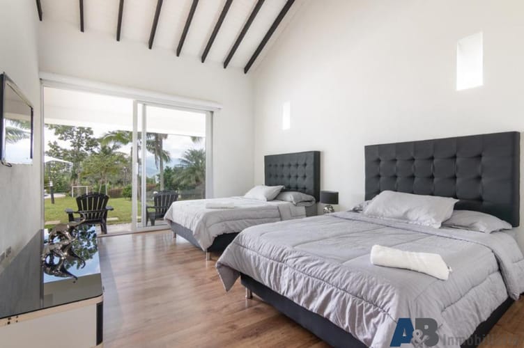 Casa de 6 alcobas en venta en Loma Del Escobero, Envigado · foto 13 de 21