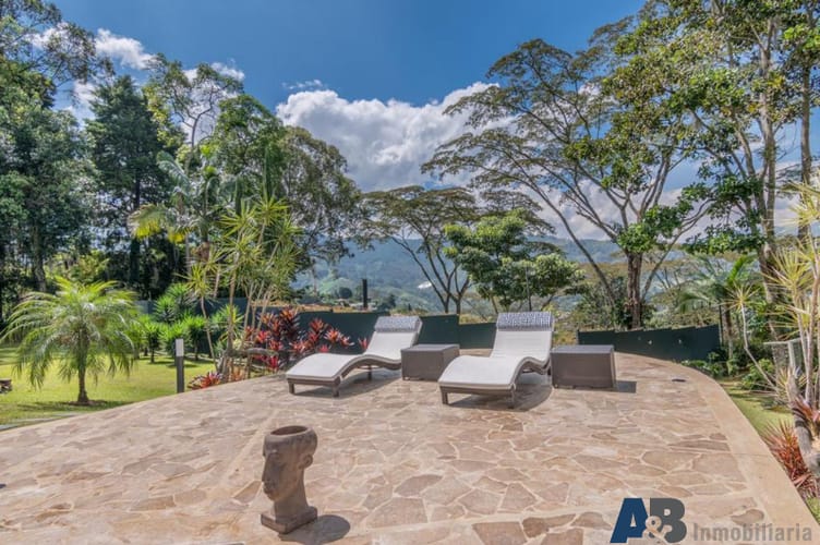 Casa de 6 alcobas en venta en Loma Del Escobero, Envigado · foto 14 de 21