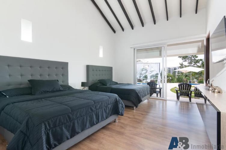 Casa de 6 alcobas en venta en Loma Del Escobero, Envigado · foto 15 de 21