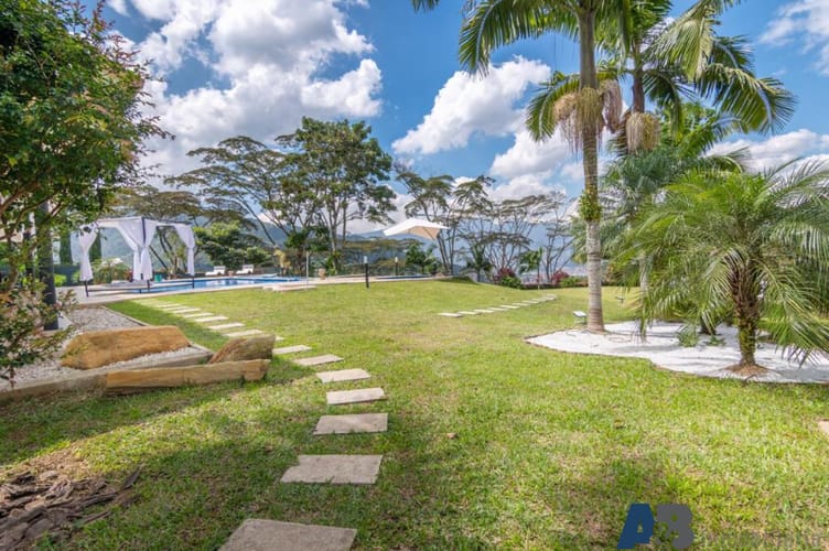 Casa de 6 alcobas en venta en Loma Del Escobero, Envigado · foto 16 de 21