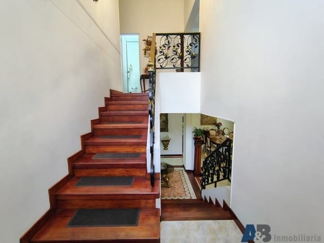 Casa de 4 alcobas en venta en La Florida, Medellín, 345 m² · foto 2 de 22
