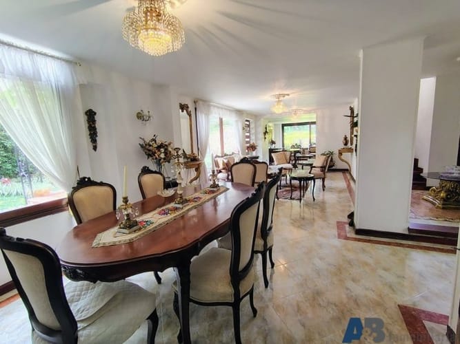 Casa de 4 alcobas en venta en La Florida, Medellín, 345 m² · foto 3 de 22