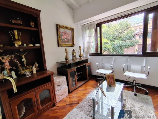 Casa de 4 alcobas en venta en La Florida, Medellín, 345 m² · foto 12 de 22