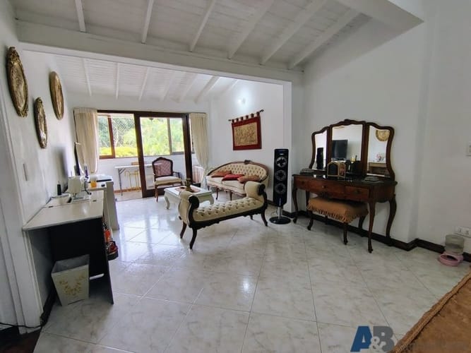 Casa de 4 alcobas en venta en La Florida, Medellín, 345 m² · foto 14 de 22