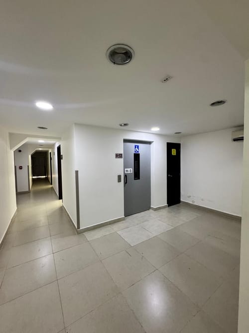 Edificio en arriendo en Santa Monica, Cali, 1000 m² · foto 21 de 24