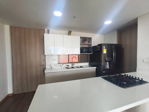 Apartamento de 2 alcobas en venta en El Poblado, Medellín, 91 m² · foto 3 de 15